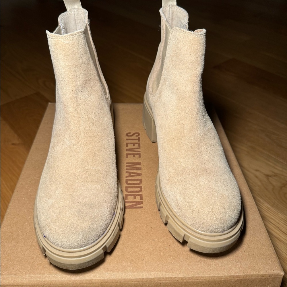 Steve Madden Howler Sand Suede Boots